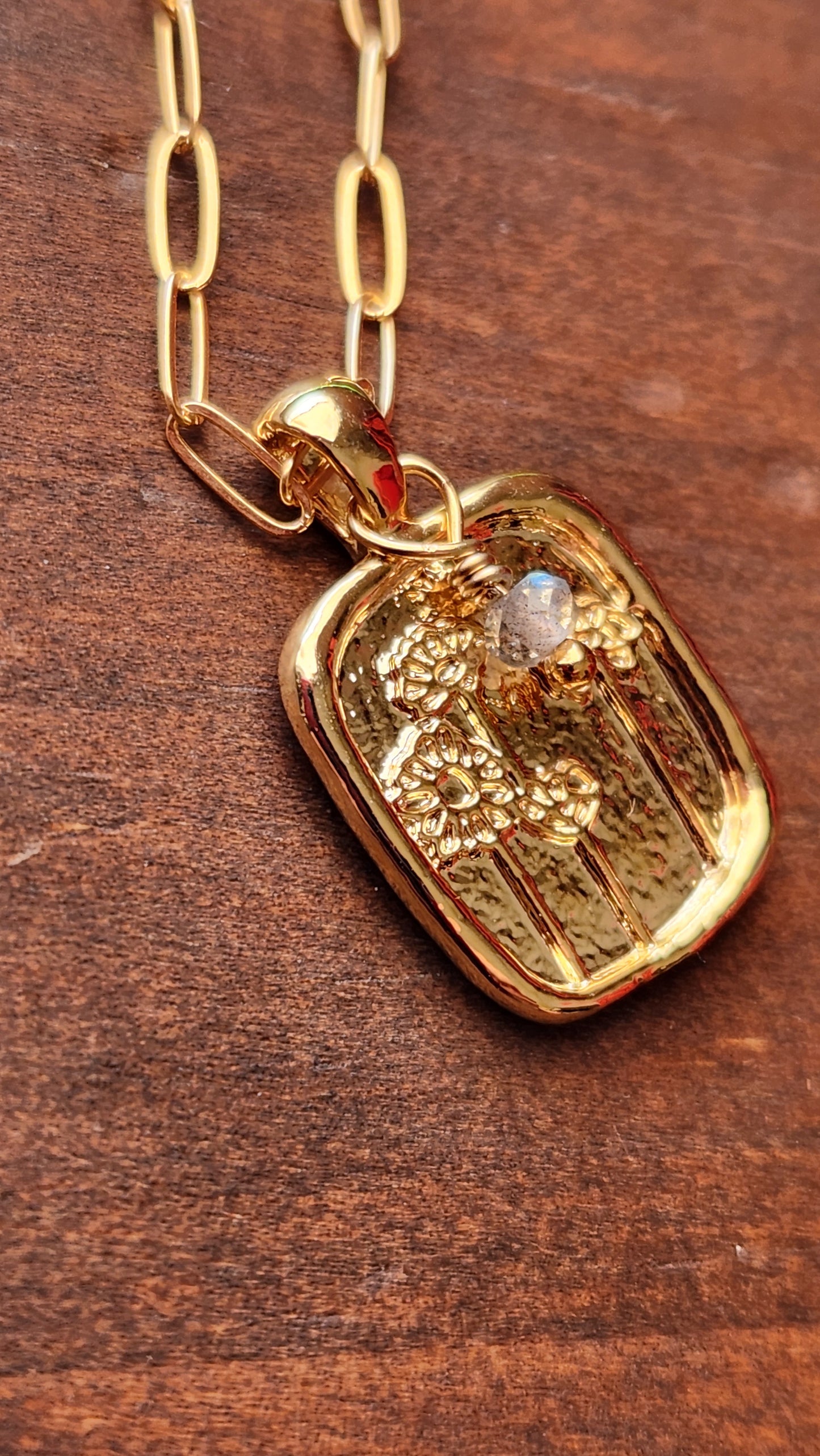 Inés Rectangle Flower Pendant with Labradorite stone and 18" Gold Filled Chain